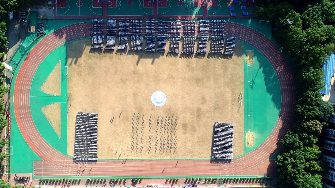 超燃！武汉职业技术学院2021级新生军训会操航拍大片震撼来袭
