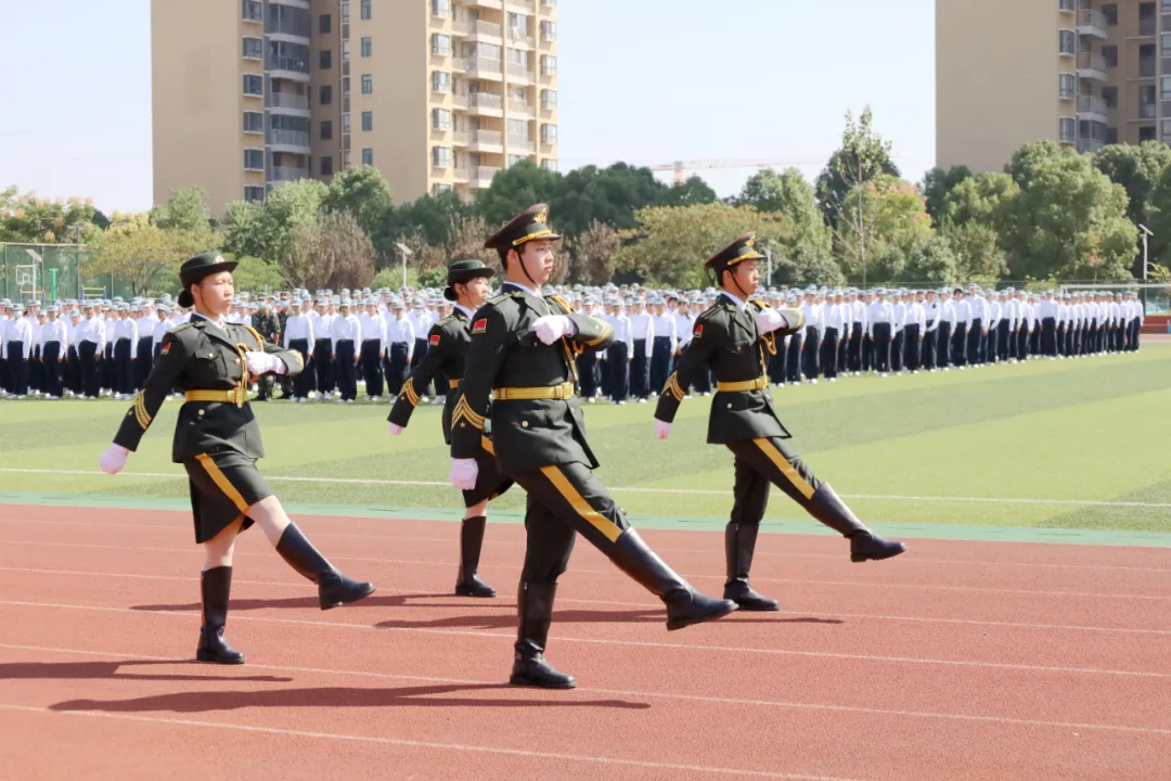 超燃！武汉职业技术学院2021级新生军训会操航拍大片震撼来袭