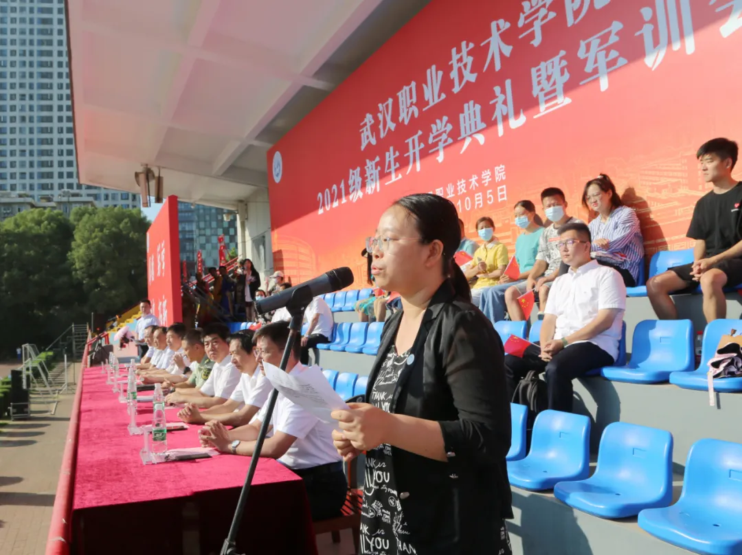 超燃！武汉职业技术学院2021级新生军训会操航拍大片震撼来袭