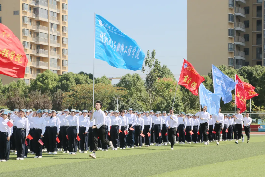 超燃！武汉职业技术学院2021级新生军训会操航拍大片震撼来袭