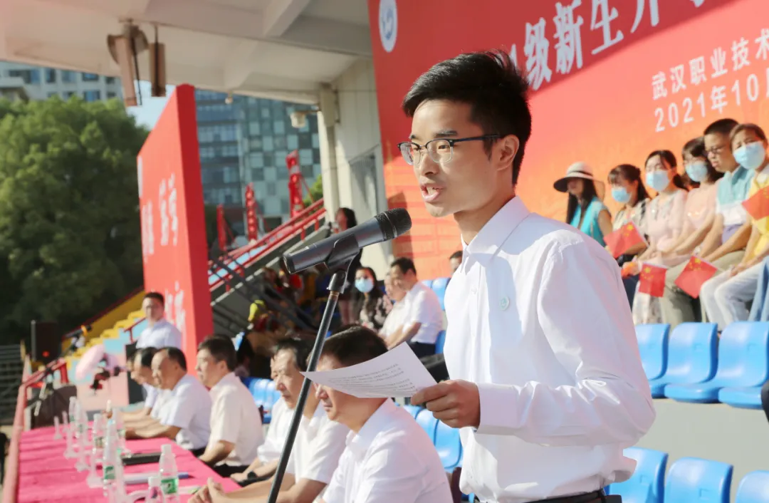 超燃！武汉职业技术学院2021级新生军训会操航拍大片震撼来袭