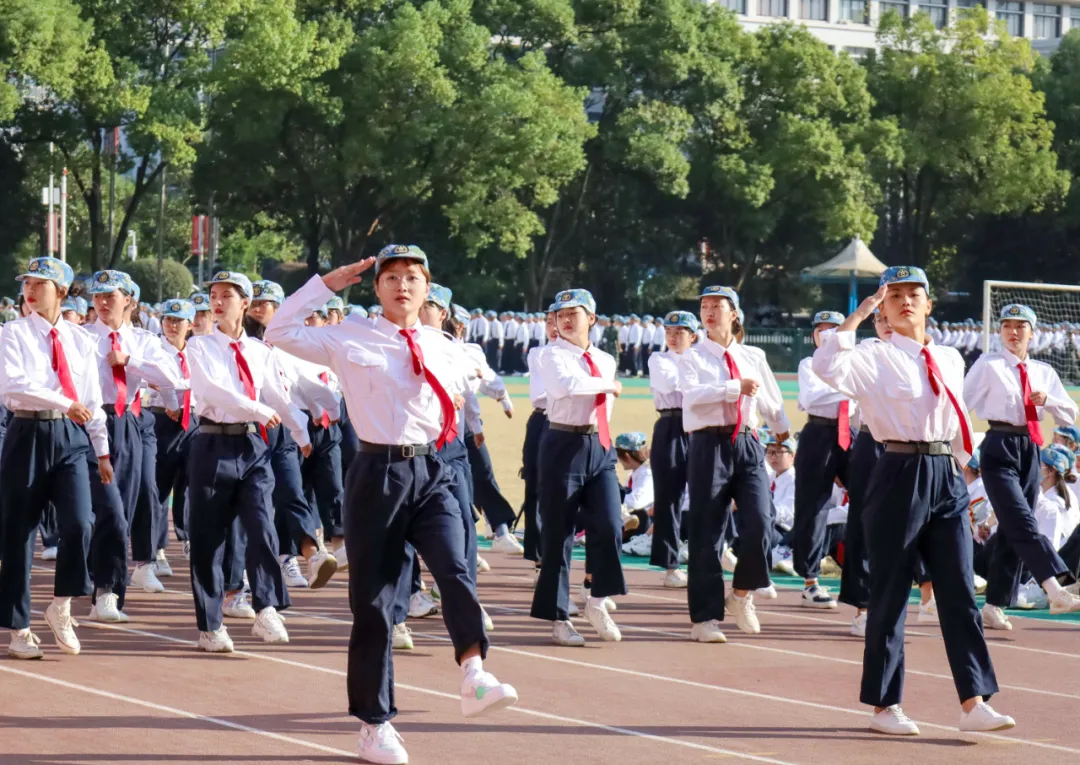 超燃！武汉职业技术学院2021级新生军训会操航拍大片震撼来袭