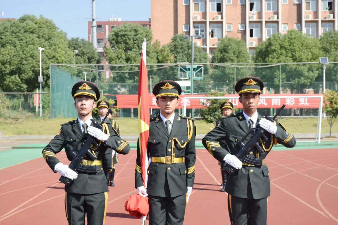 超燃！武汉职业技术学院2021级新生军训会操航拍大片震撼来袭