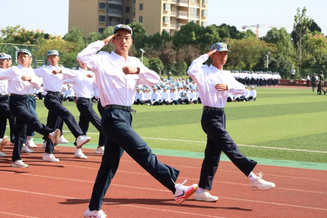 超燃！武汉职业技术学院2021级新生军训会操航拍大片震撼来袭