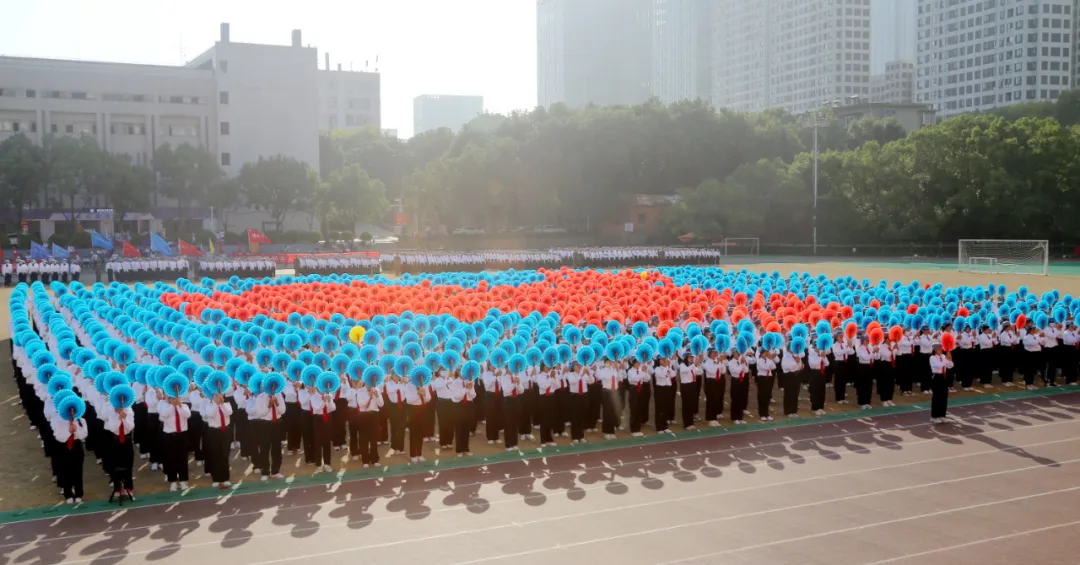 超燃！武汉职业技术学院2021级新生军训会操航拍大片震撼来袭
