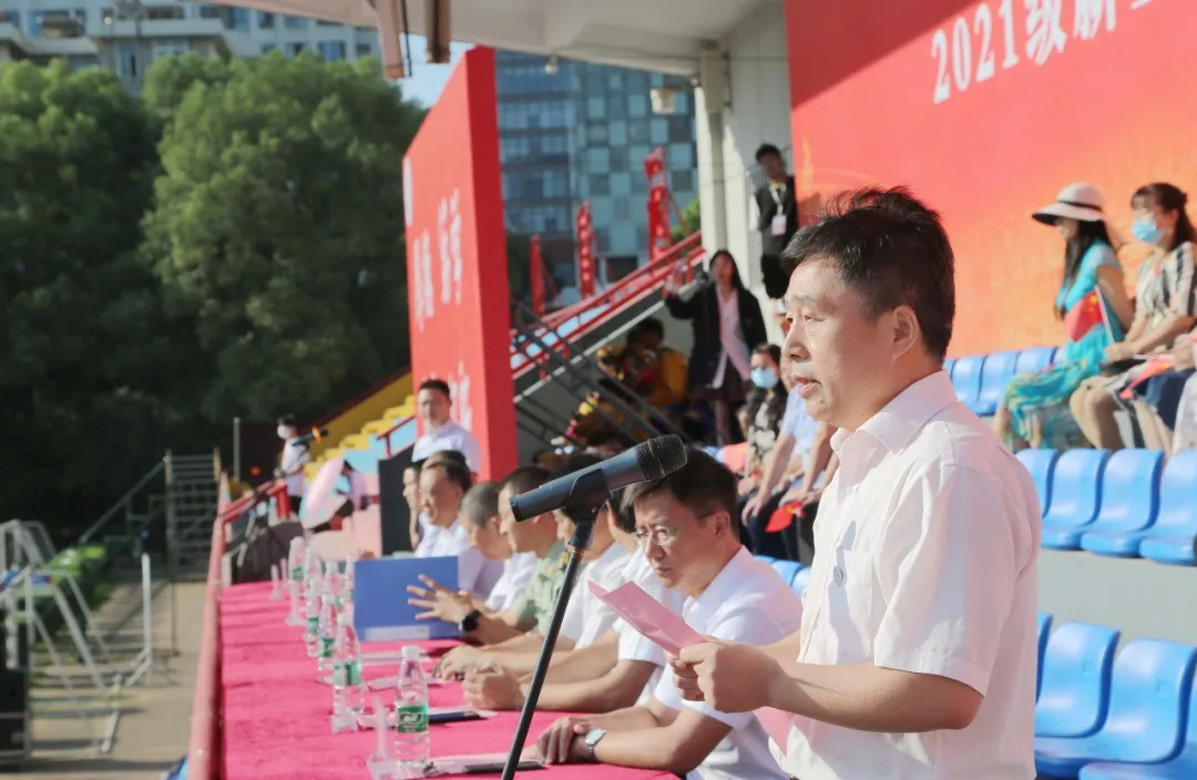 超燃！武汉职业技术学院2021级新生军训会操航拍大片震撼来袭