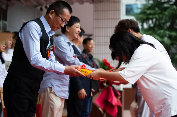 武汉职业技术学院举行“武职精酿工坊”揭牌暨拜师仪式