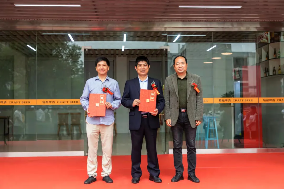 武汉职业技术学院举行“武职精酿工坊”揭牌暨拜师仪式