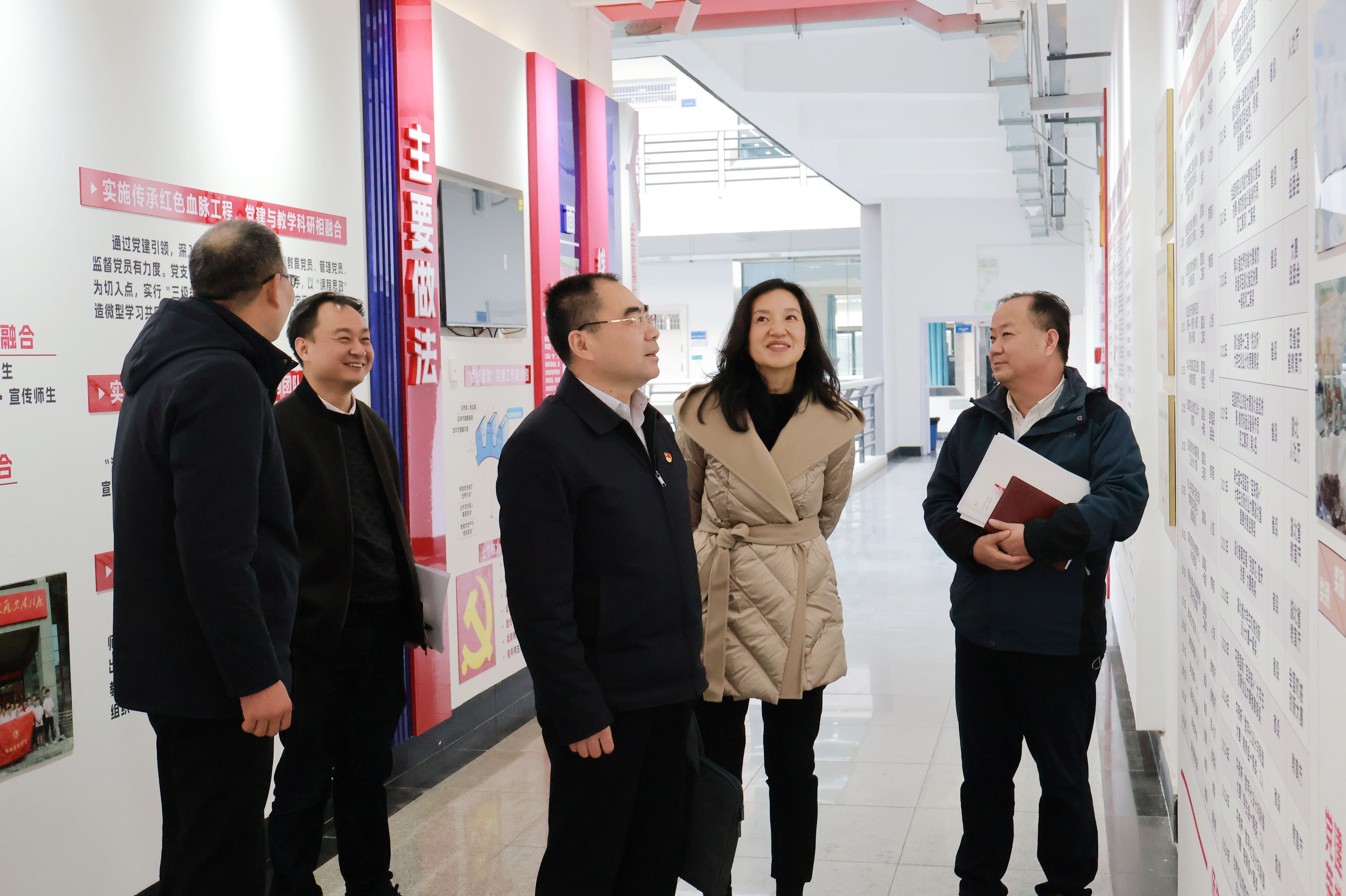校党委书记鄢烈洲出席智能制造学院教师第一党支部主题党日活动并作工作指导